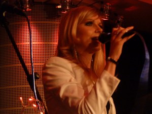 Harriet live in The Hospital Club London 18-06-2015